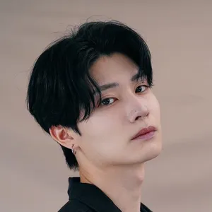 ソン・ガン風　髪型　ヘアスタイル　センターパート２ブロックヘア　正面