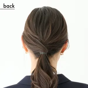 【セミロング②きちんとスーツ】毛束クロスで見違える！ こなれポニーテール（back）
