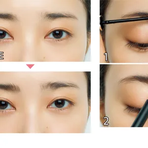 1 Aの透明マスカラで眉頭の毛を中央に寄せるようにとかす。2 1で立ち上げた眉頭部分をBのリキッドで埋め、印象を強める。