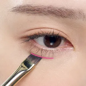 紫ぐまタイプのくまカバー＆涙袋メイクのテクニック 涙袋の影を描く