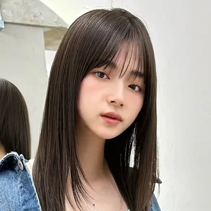 ミディアム　ヘア　髪型　ヘアスタイル　前髪あり　暗髪