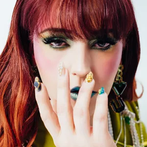 ドラッグクイーンのラガンジャ・エストラージャMAQUI ONLINE撮り下ろし