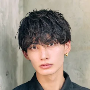 V（BTS）　風　髪型　ヘアスタイル　無造作タイトマッシュヘア　正面