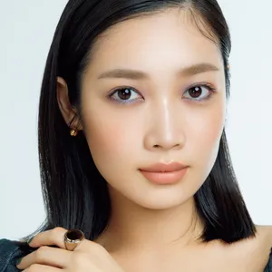 眉メイク　笹本恭平　薄眉　ベージュ眉